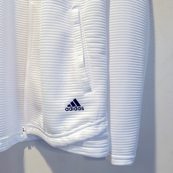 GOLF - Picture 2 of 4